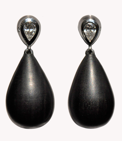 White gold & ebony T.A.C. earrings with pear cut diamonds | Statement Jewels