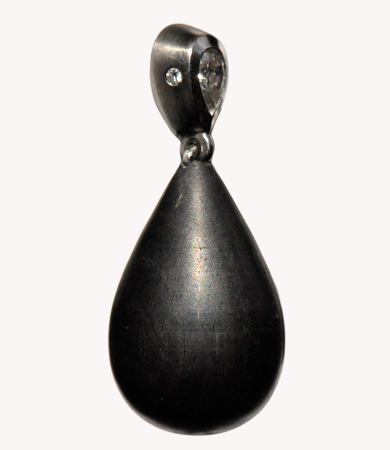 White gold & ebony T.A.C. earrings with pear cut diamonds | Statement Jewels White gold & ebony T.A.C. earrings with pear cut diamonds | Statement Jewels