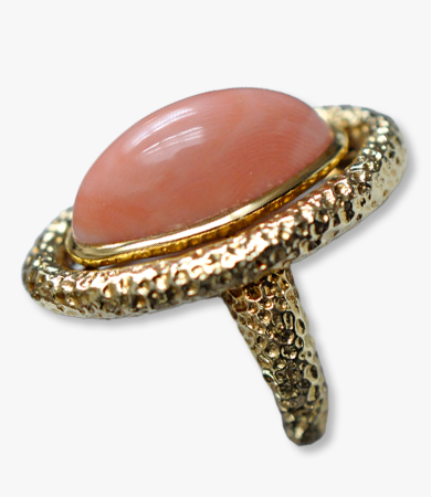 Yellow gold and pink coral Van Cleef & Arpels '70s ring | Statement Jewels