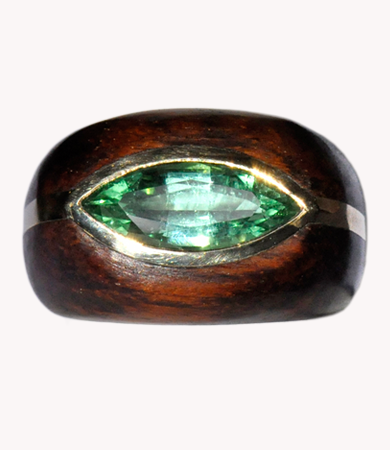 Yellow gold, snake wood & green tourmaline T.A.C. ring | Statement Jewels