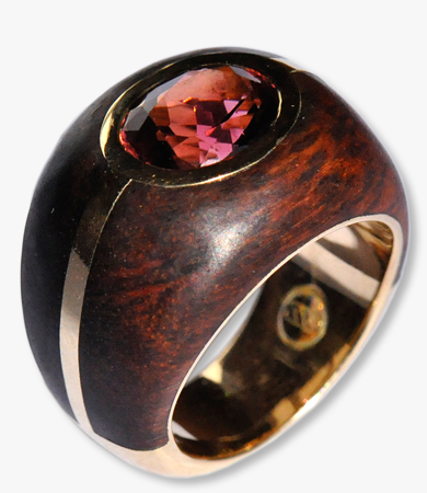 Yellow gold, snake wood & red-brown tourmaline T.A.C. ring | Statement Jewels