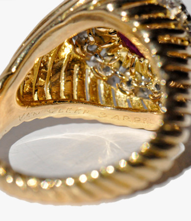 Yellow gold, platinum, diamonds and ruby Van Cleef & Arpels ring | Statement Jewels