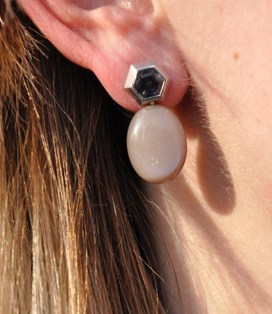 White gold, grey moonstone & spinel T.A.C. earrings | Statement Jewels White gold, grey moonstone & spinel T.A.C. earrings | Statement Jewels