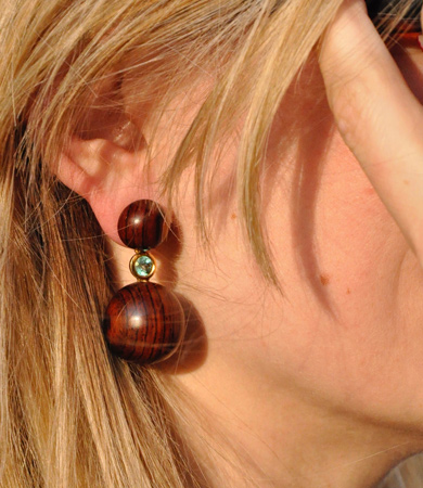 Yellow gold, green beryl & cocobolo wood T.A.C. earrings | Statement Jewels