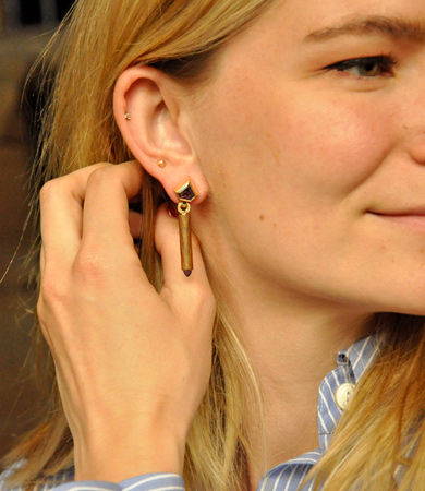 Yellow gold, amethyst & Knob-thorn wood T.A.C. earrings | Statement Jewels Yellow gold, amethyst & Knob-thorn wood T.A.C. earrings | Statement Jewels
